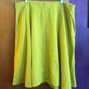 Lane Bryant stretch yellow skirt with POCKETS